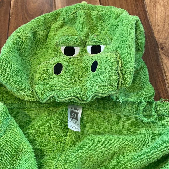 Lot of 2 hooded towels. Green. Oshkosh b’gosh. - Picture 3 of 4